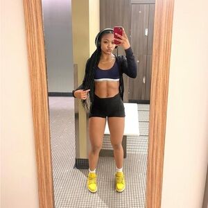 Meet your Posher, Anaya